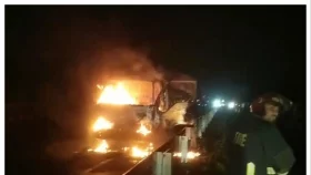 ঢাকা-মাওয়া এক্সপ্রেসওয়েতে চলন্ত পিকআপে আগুন