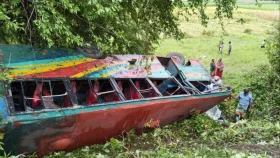 মানিকগঞ্জে গার্মেন্ট শ্রমিকবাহী বাস দুর্ঘটনায় আহত ১১
