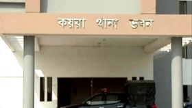 খুলনায় গাড়ী উল্টে গরু ব্যবসায়ীর মৃত্যু, আহত ৩