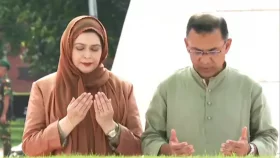 বাবা-মায়ের কবর জিয়ারত করলেন প্রধানমন্ত্রী