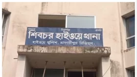 ড্রাইভারের হার্ড ব্রেক, ছিটকে পড়ে যাত্রী নিহত