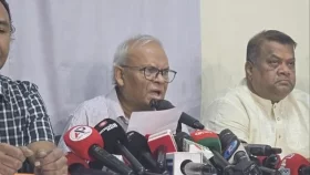 সরকারের সমালোচনা করা যেতে পারে, তবে চক্রান্ত বিপজ্জনক