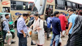 ঈদের দ্বিতীয় দিনেও ঢাকা ছাড়ছে মানুষ