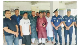 সিংড়ায় আদর্শ গ্রাম হুলহুলিয়া পরিদর্শন করলেন ডিআইজি