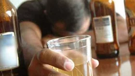 ভারতে বিষাক্ত মদপানে ১৪ জনের মৃত্যু