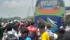 নেত্রকোনায় বাস চাপায় মা-মেয়েসহ নিহত ৩
