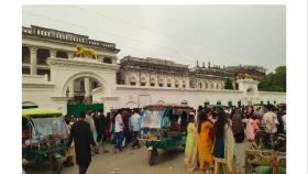 বালিয়াটি জমিদার বাড়িতে দর্শনার্থীদের উপচে পড়া ভিড়