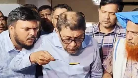 স্বাস্থ্যমন্ত্রীর চামচে ফুঁ দেওয়া মানুষটি কে?
