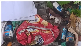 দাউদকান্দিতে সরকারি ভবনের পাশেই ফেনসিডিলের খালি বোতলের ছড়াছড়ি