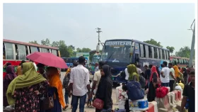 পাটুরিয়া-আরিচা ঘাটে ঈদযাত্রা শেষে বাড়তি ভাড়া গুনছেন যাত্রীরা