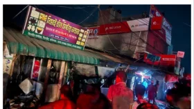 সিংগাইর বাসস্ট্যান্ডে আগুন, ৪ দোকান পুড়ে ছাই