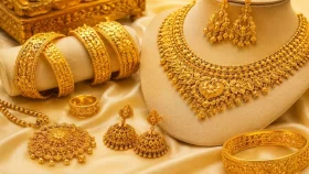 কেন কমছে সোনার দাম?