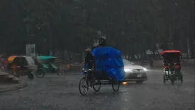 রাত ১টার মধ্যে ১৮ জেলায় ঝড়-বৃষ্টির শঙ্কা