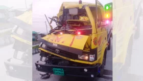 চোখে ঘুম নিয়ে ট্রাক চালাতে গিয়ে প্রাণ হারালেন চালক