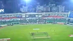 বজ্রপাতে মিরপুরে ওয়ানডে খেলা বন্ধ, অস্ট্রেলিয়া ১৯১/৯
