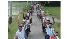 হাতিয়ায় আর্জেন্টাইন সমর্থকদের মোটরসাইকেল শোভাযাত্রা
