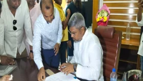 আরডিএর চেয়ারম্যানের দায়িত্ব নিলেন আবুল কালাম আজাদ