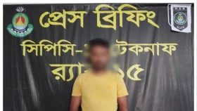 টেকনাফে র&zwj;্যাবের অভিযানে বিদেশি অস্ত্রসহ শীর্ষ সন্ত্রাসী আটক