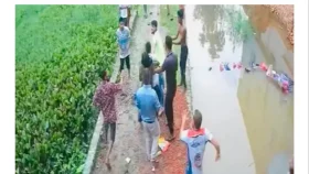 ময়মনসিংহে চাঁদা না দেওয়ায় ব্যাংক কর্মকর্তার পরিবারে হামলার অভিযোগ