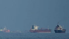 মার্কিন অবরোধ ভেঙে আরব সাগরে ইরানের তিন জাহাজ, ট্রাম্পের হুমকি