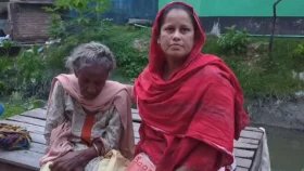 চতুর্থ শ্রেণির শিক্ষার্থী মারিয়ার মানবিকতায় নতুন জীবন পেলেন খালে ভেসে যাওয়া বৃদ্ধা