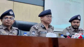 আ.লীগের প্রতিষ্ঠাবার্ষিকী ঘিরে আতঙ্কিত না হওয়ার আহ্বান ডিএমপির