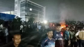 গাজীপুরে মধ্যরাতে শ্রমিকদের মহাসড়ক অবরোধ, যানজট