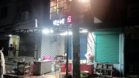 রাজশাহীতে দুই রেস্তোরাঁয় হামলা, পুলিশ সদস্য আহত