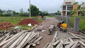 মাস্টার প্ল্যান উপেক্ষা করে ইউএনও দেয়াল নির্মাণ