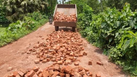 মুরাদনগরে বিএনপি নেতার সড়ক সংস্কার