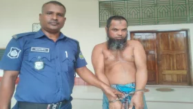 শিশুকে ধর্ষণের অভিযোগে ইমামকে উলঙ্গ অবস্থায় আটক