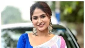 এবার কটাক্ষের শিকার দেবলীনা
