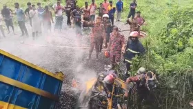 পাথর বোঝাই ট্রাক উল্টে চালক-সহকারী নিহত