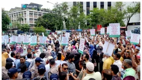 বাংলাদেশ ব্যাংকের সামনে সচেতন গ্রাহক ফোরামের অবস্থান কর্মসূচি