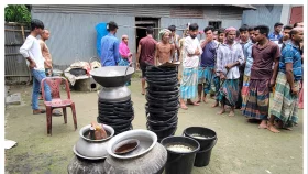 কুড়িগ্রামে বাড়িতে বাংলা মদের কারখানা, আটক ১
