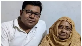 মা আইসিইউতে, দোয়া চাইলেন মনির খান