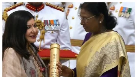 পদ্মভূষণ পেলেন অলকা ইয়াগনিক