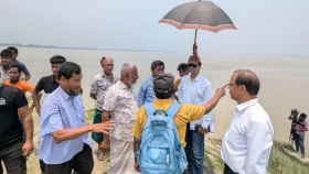 তিস্তা সেতুরক্ষা বাঁধ ভাঙন পরিদর্শনে এলজিইডি প্রতিনিধি দল