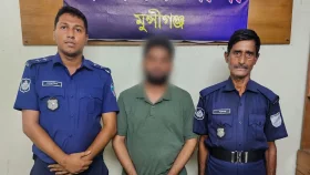 মুন্সীগঞ্জে হ্যান্ডকাফসহ পালানো আ. লীগ নেতা ফের গ্রেপ্তার