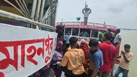 মেঘনায় বিকল লঞ্চের ১২০ যাত্রীকে উদ্ধার করলো নৌ পুলিশ