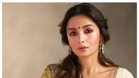 ভ্ক্তদের ভালোবাসা ও উপহারে কেঁদে ফেললেন আলিয়া