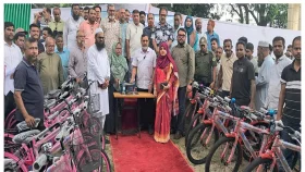 বিশেষ বরাদ্দে বিভিন্ন উপকরণ বিতরণ করলেন স্থানীয় এমপি&nbsp;
