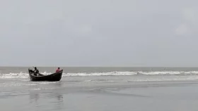উত্তাল বঙ্গোপসাগর, উপকূলে থেমে থেমে বৃষ্টিপাত, বন্দরে ৩ নম্বর সতর্ক সংকেত