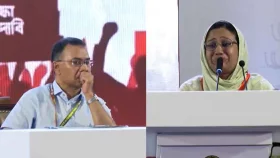 জুলাই শহীদ জননীর কান্নায় চোখ ভিজল প্রধানমন্ত্রীর