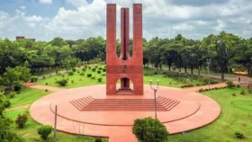 জাবিতে গভীর রাতে নবীন শিক্ষার্থীদের র&zwj;্যাগিংয়ের অভিযোগ