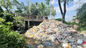 ময়লা-আবর্জনার ভাগাড়ে পরিণত শ্রীমতি খাল