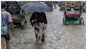 ৩৩০ মিলিমিটার বৃষ্টিতে ডুবল চট্টগ্রাম: শিক্ষাপ্রতিষ্ঠান বন্ধ