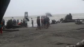 বঙ্গোপসাগরে ৩ ট্রলারডুবি, ১৩ জেলে নিখোঁজ