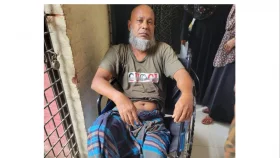বোয়ালমারীতে ব্যবসায়ীকে কুপিয়ে জখম