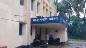 ঝালকাঠিতে বিকাশ কর্মীর কাছ থেকে ৫ লাখ টাকা ছিনতাই